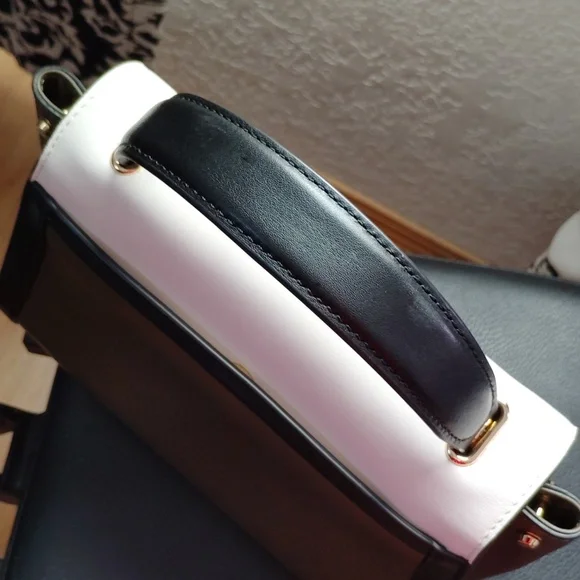 Michael Kors Crossbody Hand Bag.               💚💚 Colorblock 💚💚 - Picture 3 of 9